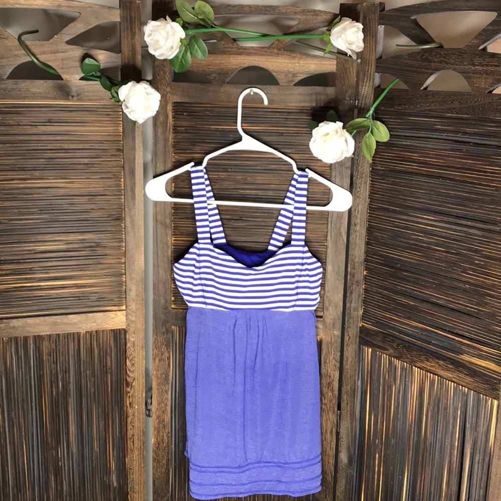 Navy and white Lululemon top